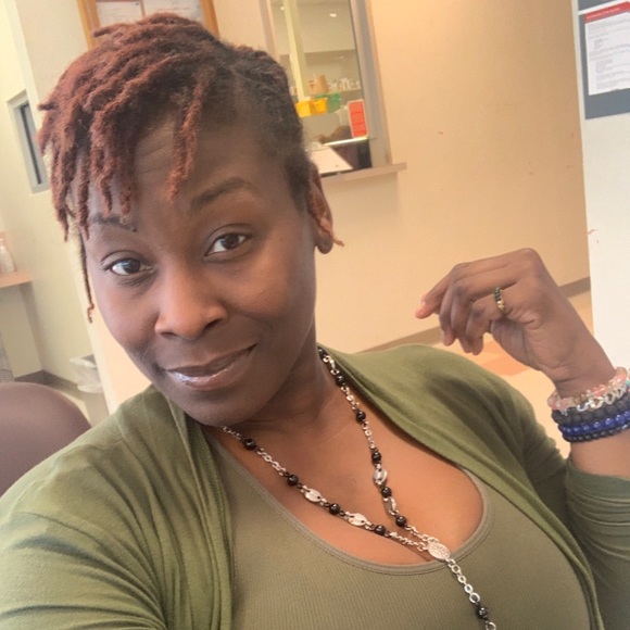 Meet your Posher, Kalena - Picture 1 of 1